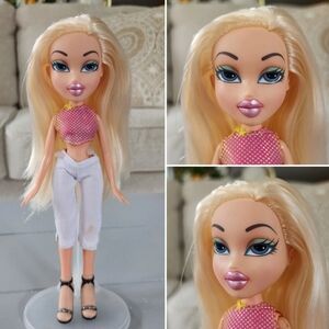 MGA Bratz 20th Anniversary Cloe Doll Frosted Pink Lips Blonde Pretty